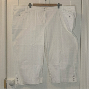 Pennington's White Capris